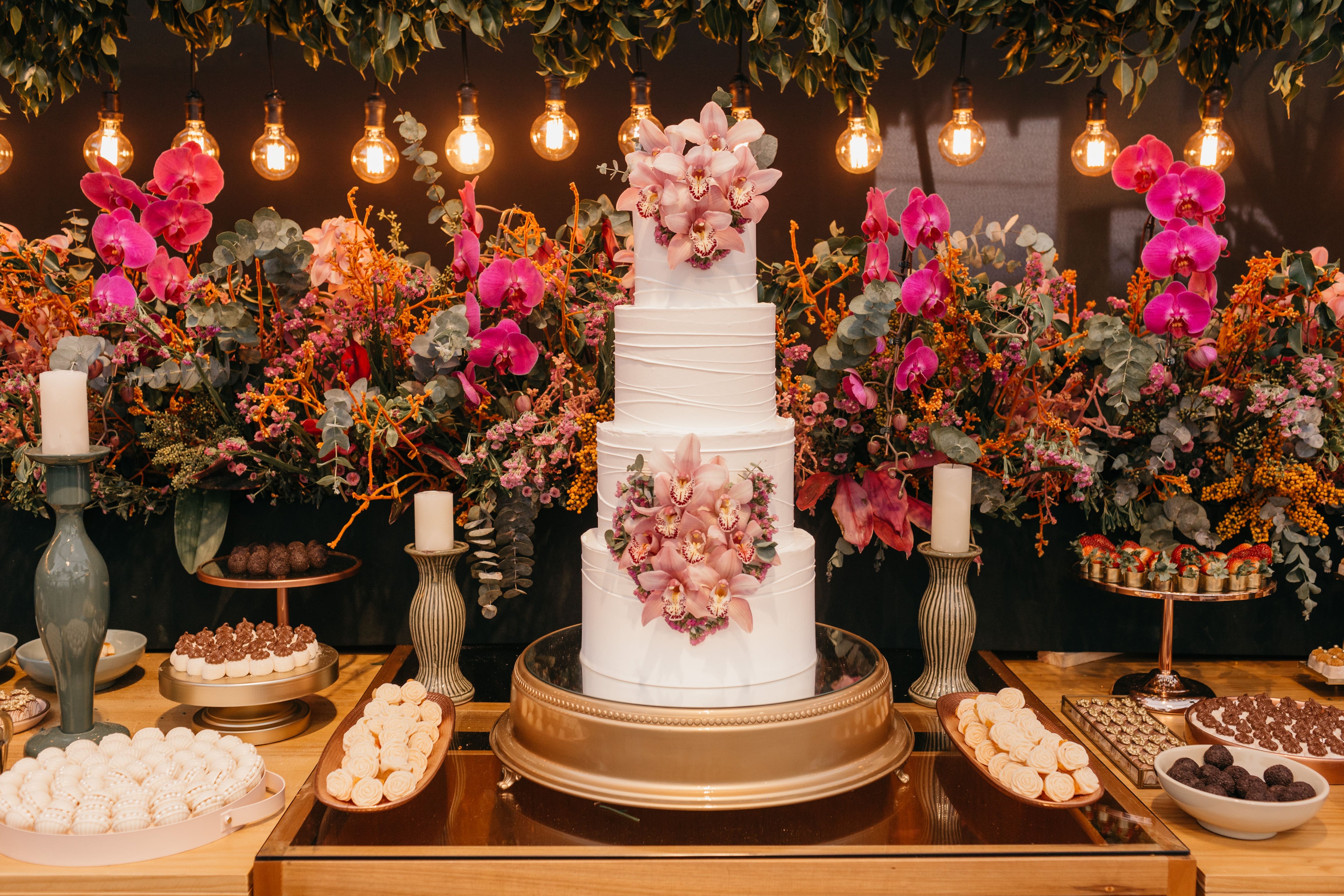 VIDEO: ¿Quién decidió servirlo así? La peculiar forma de repartir un pastel de boda se vuelve  viral