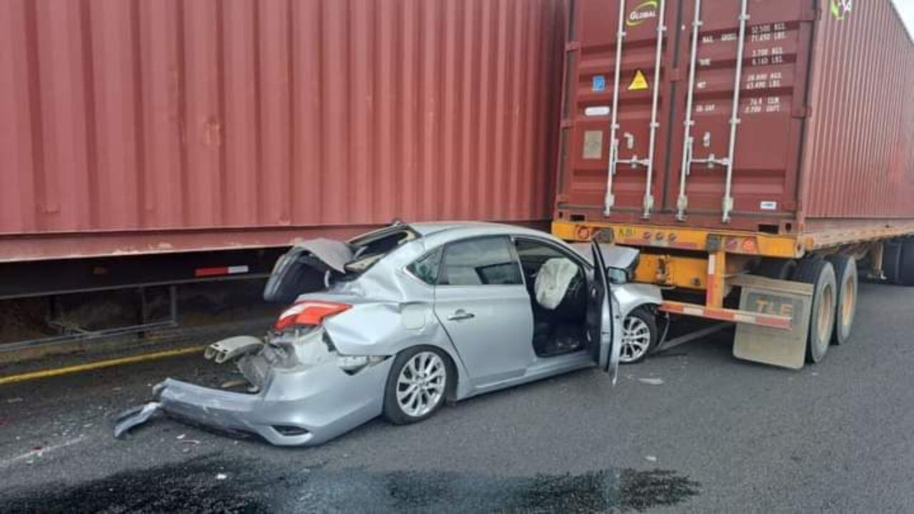 fuerte accidente en autopista a Tepatitlán