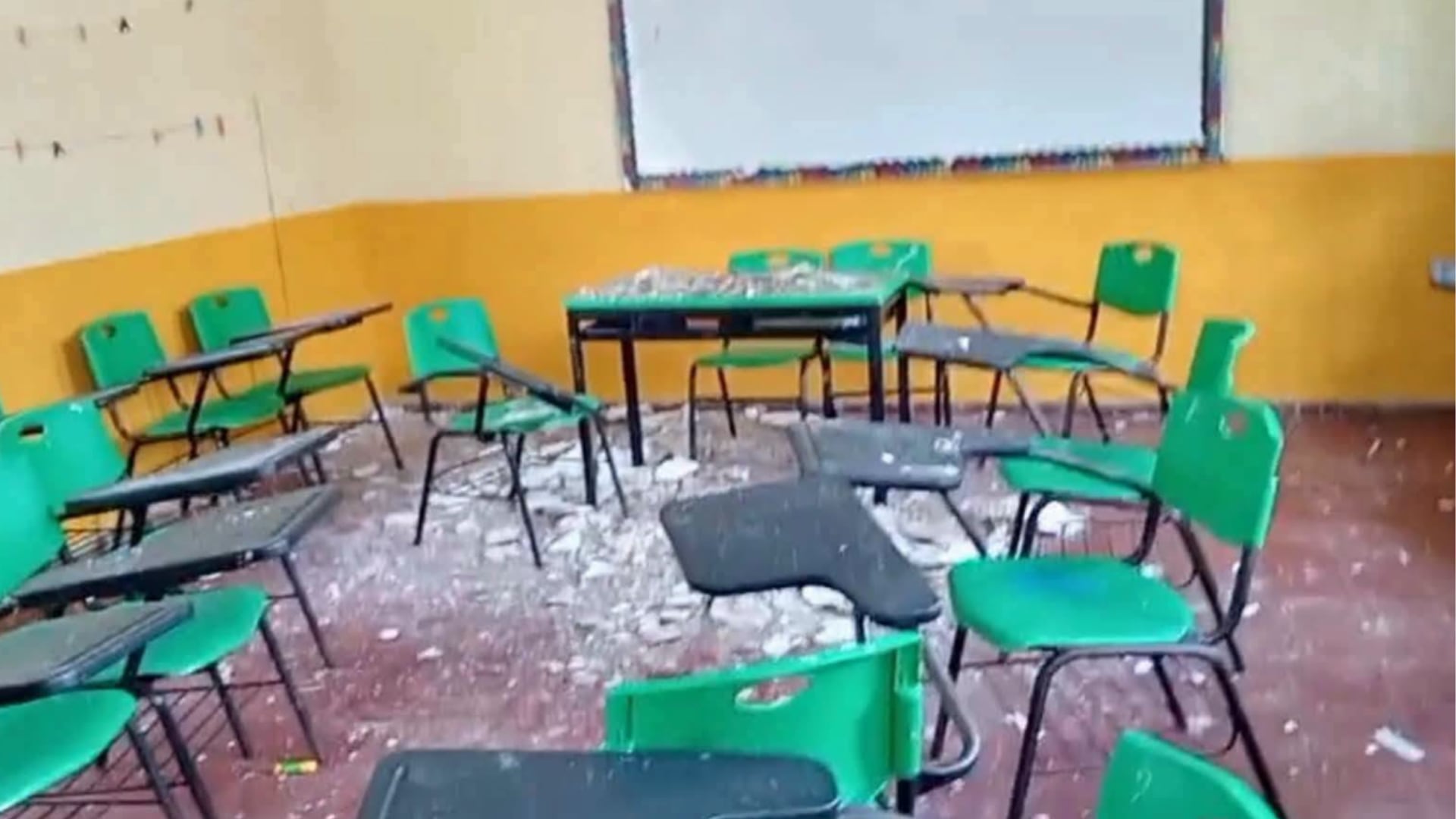 Techo cae sobre alumnos en primaria Manuel Alcalá y Alcalá; reportan lesionados en Yucatán