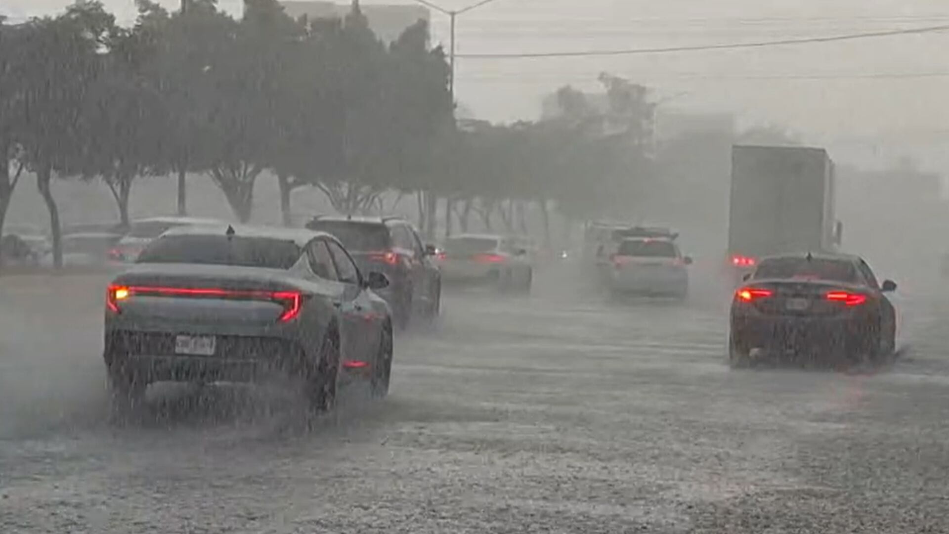 ÚLTIMA HORA | ¡Llueve en Guadalajara!  Alertan por granizo y fuertes vientos hoy 31 de agosto