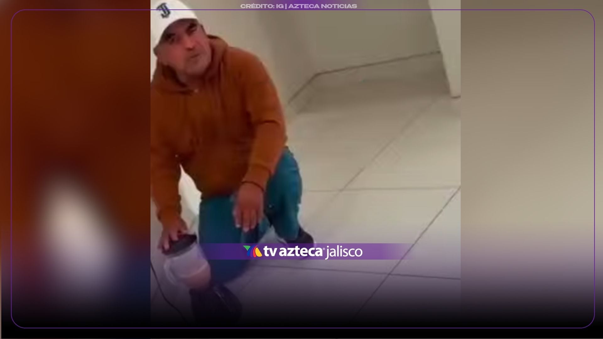 Sin luz en su casa, hombre se lleva la licuadora a oficinas de la CFE para hacer de comer