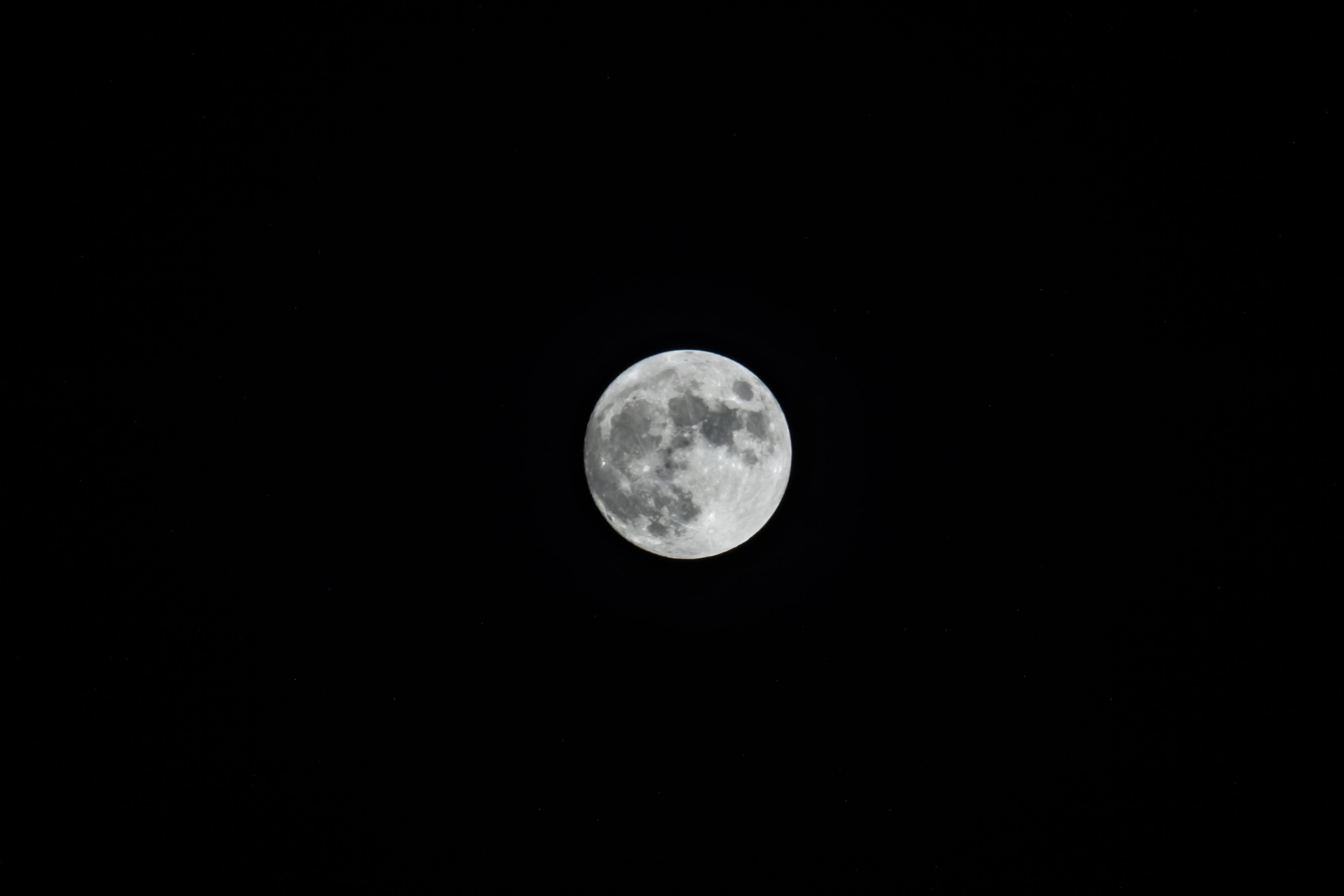 La primera Luna llena del otoño llegará este sábado: así podrás verla