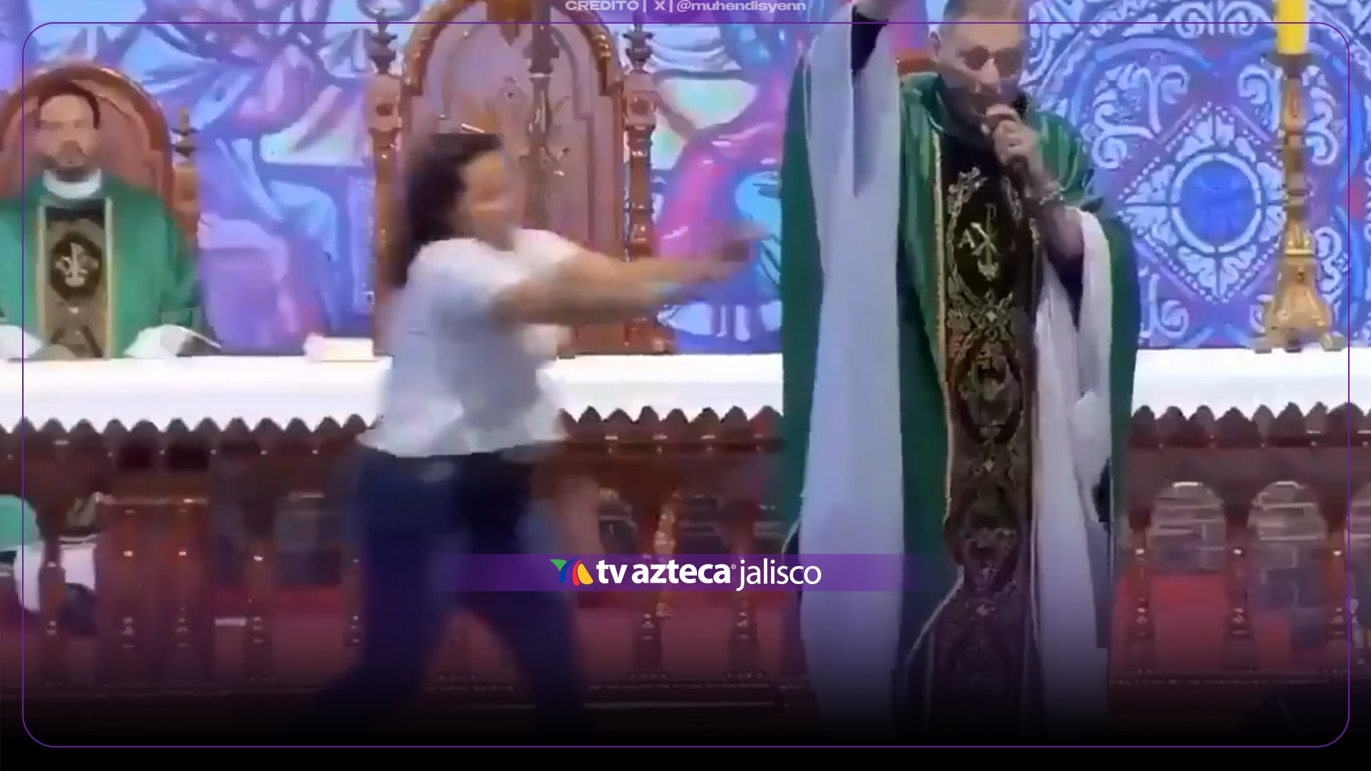 VIDEO | Mujer empuja a sacerdote desde un altar durante una misa; así ocurrió la agresión