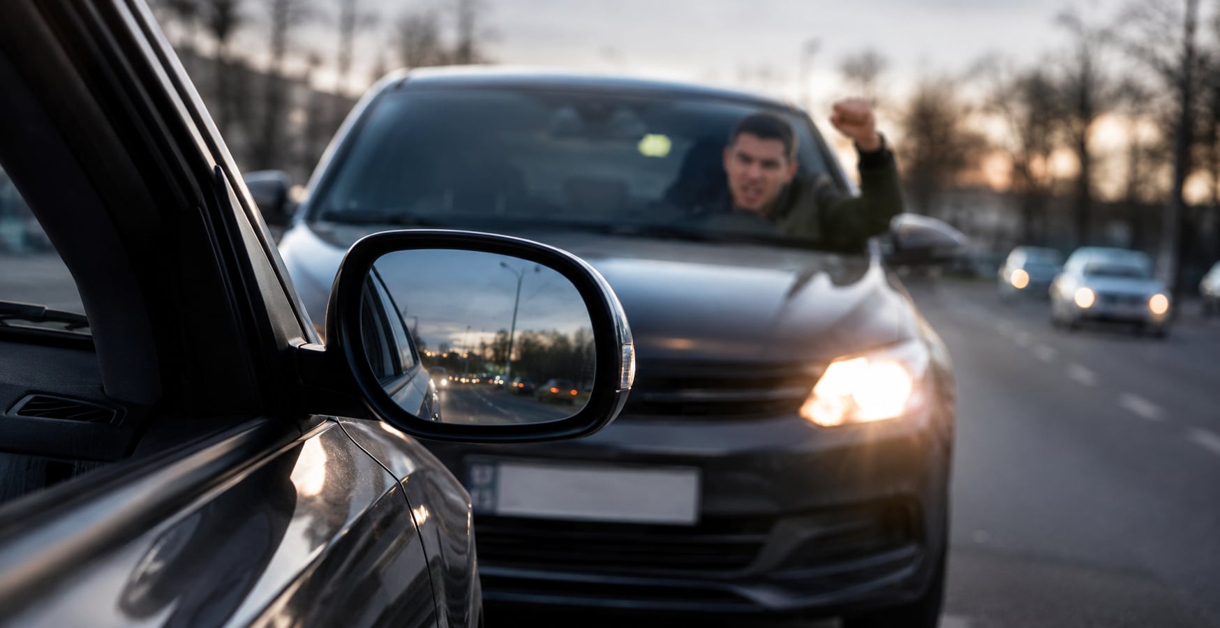 ¿Qué hacer si otro conductor te persigue o intenta provocarte en la vía?