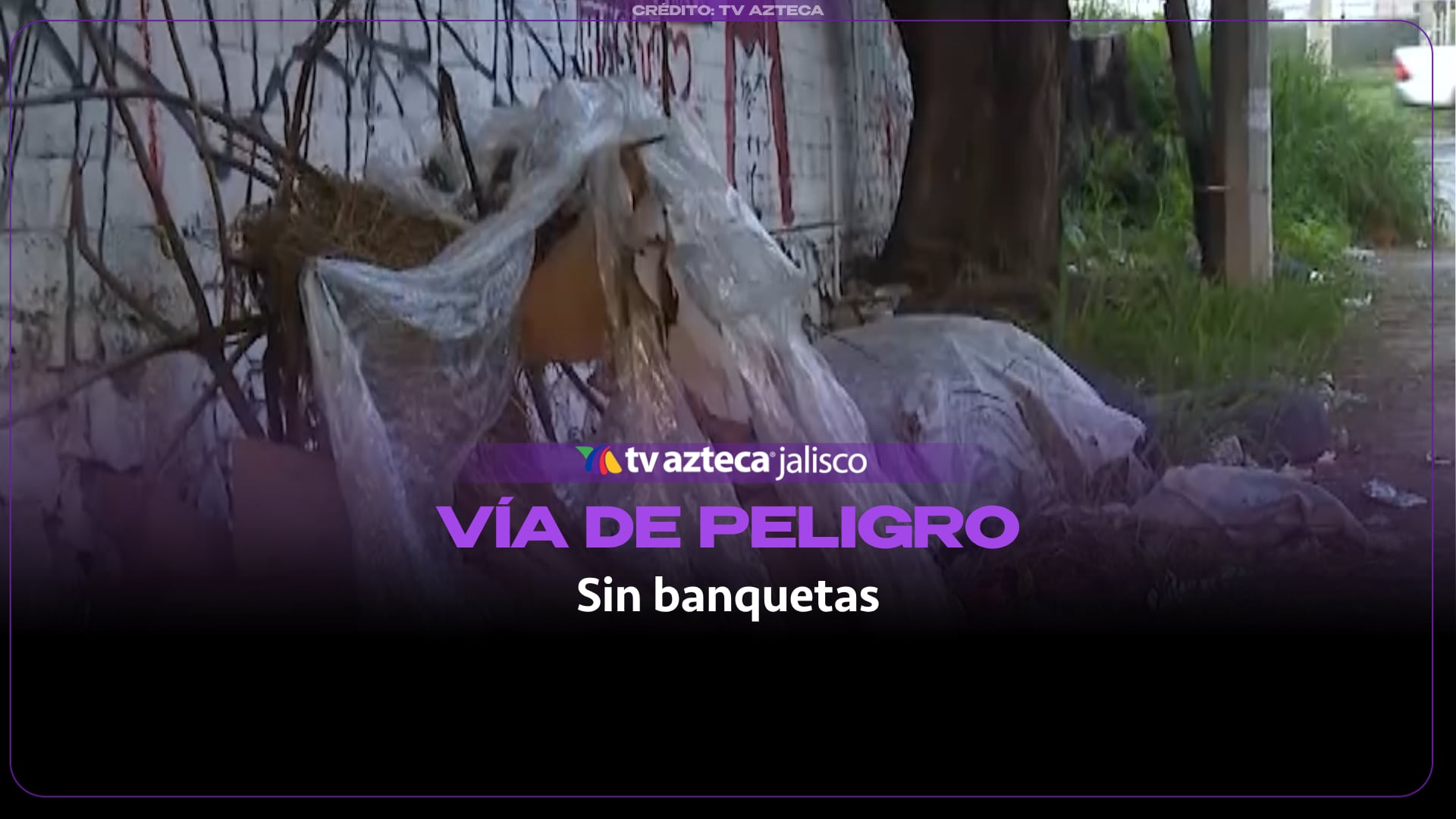 Banquetas intransitables en Guadalajara obligan a peatones a arriesgar su vida entre el tráfico