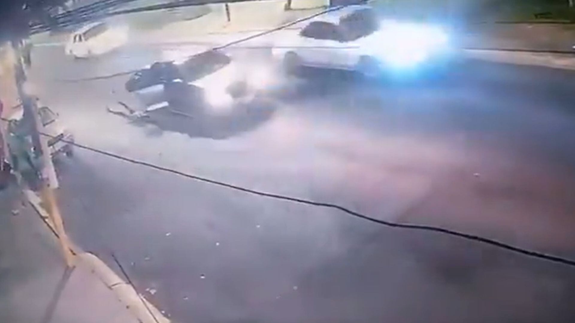 Por qué una mujer se arrojó de un auto en movimiento en el Estado de México
