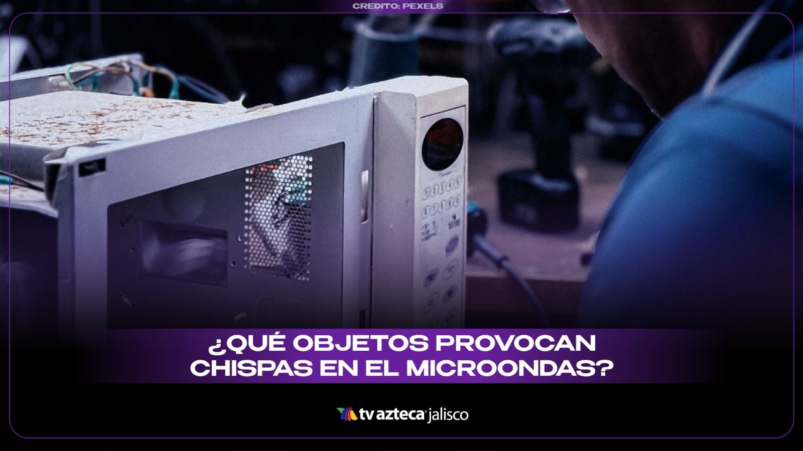 Los objetos que pueden provocar chispas dentro del microondas
