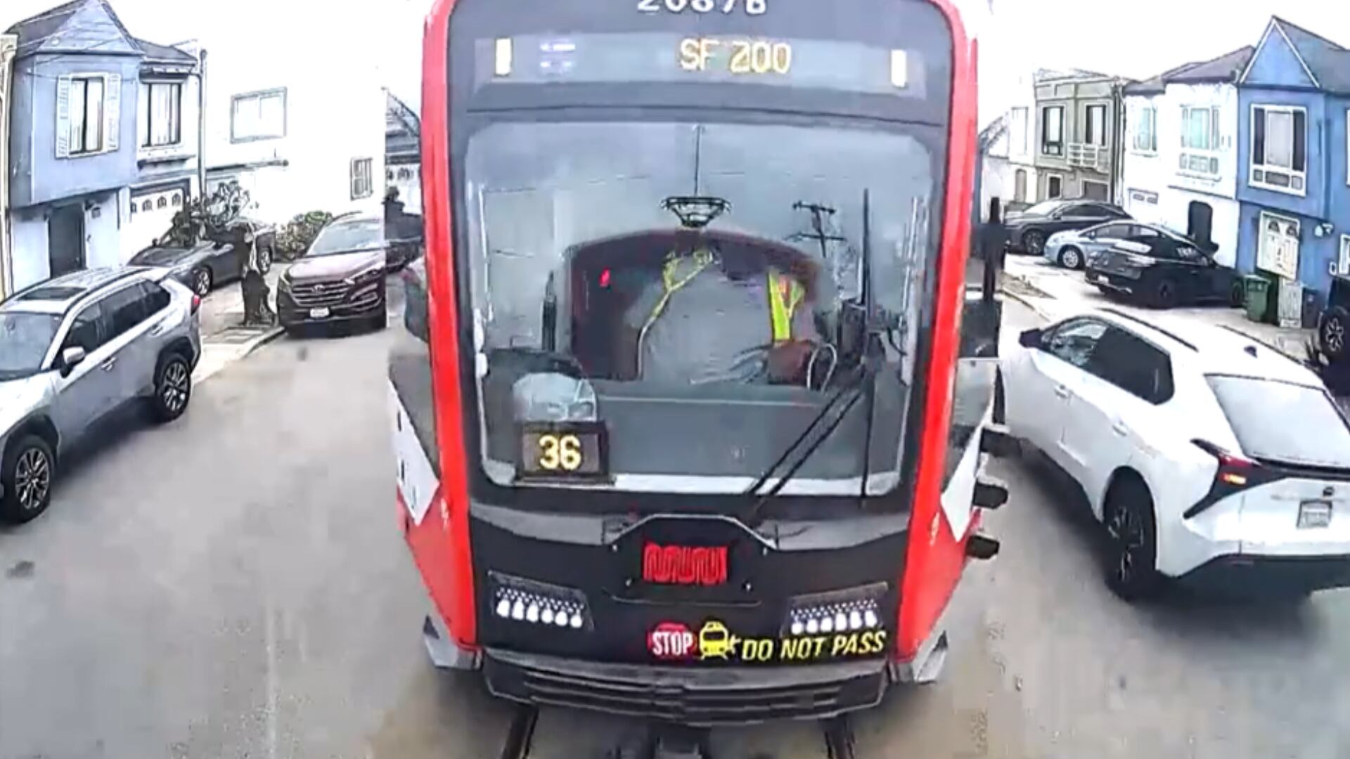 Revelan video de conductor de tren eléctrico que se duerme y choca en San Francisco