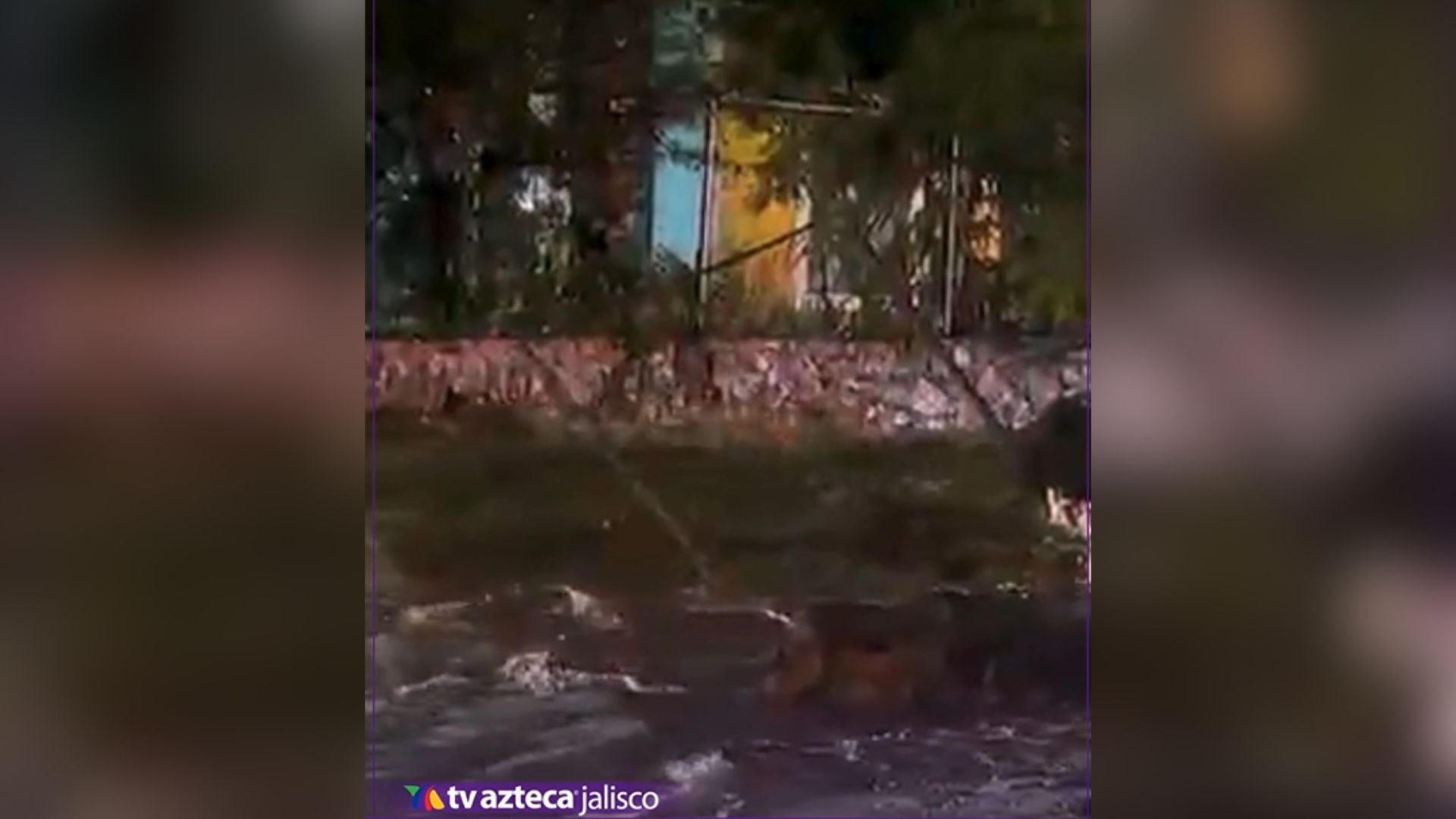 Se desborda canal de Arroyo Seco tras fuerte lluvia en Tlaquepaque; reportan 3 M3N0R3S extraviados