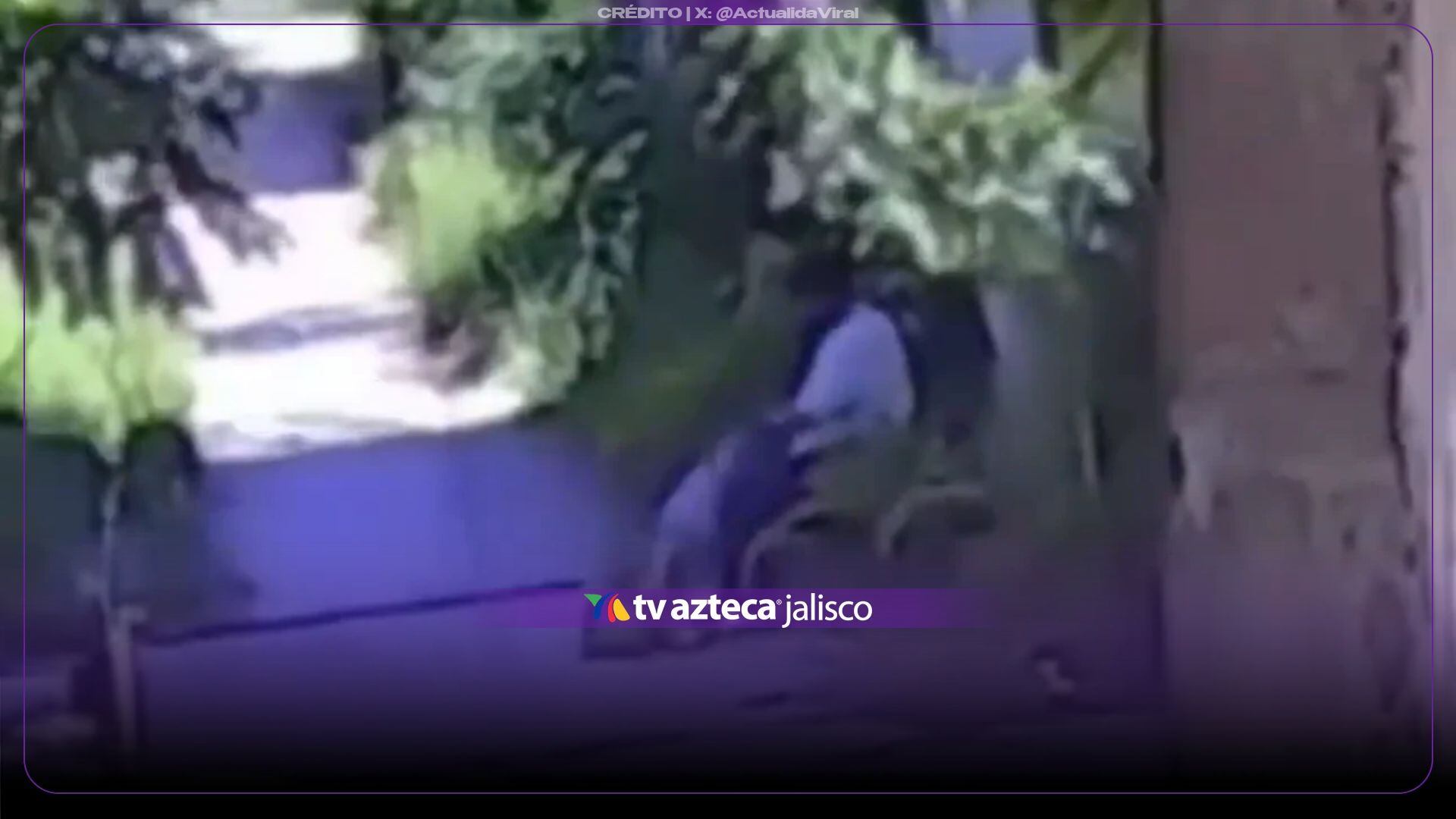 VIDEO | Pide dinero con muletas y después es captado caminando sin ellas
